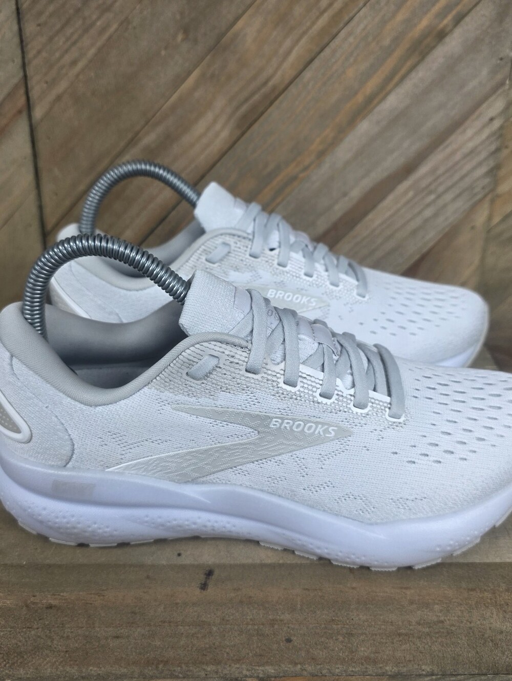 Brooks Ghost 16 Womens Athletic Running Shoes Size 7 White Gray 1204071B151